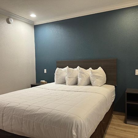 Baymont By Wyndham Bakersfield Ξενοδοχείο Εξωτερικό φωτογραφία